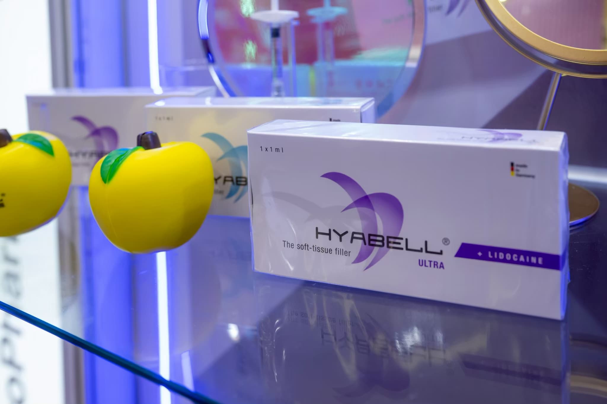 醫美展覽攤位設計_友華生技AMWC亞洲抗老化醫學會現場人潮,HYABELL艾玻玻尿酸與NABOTA產品諮詢