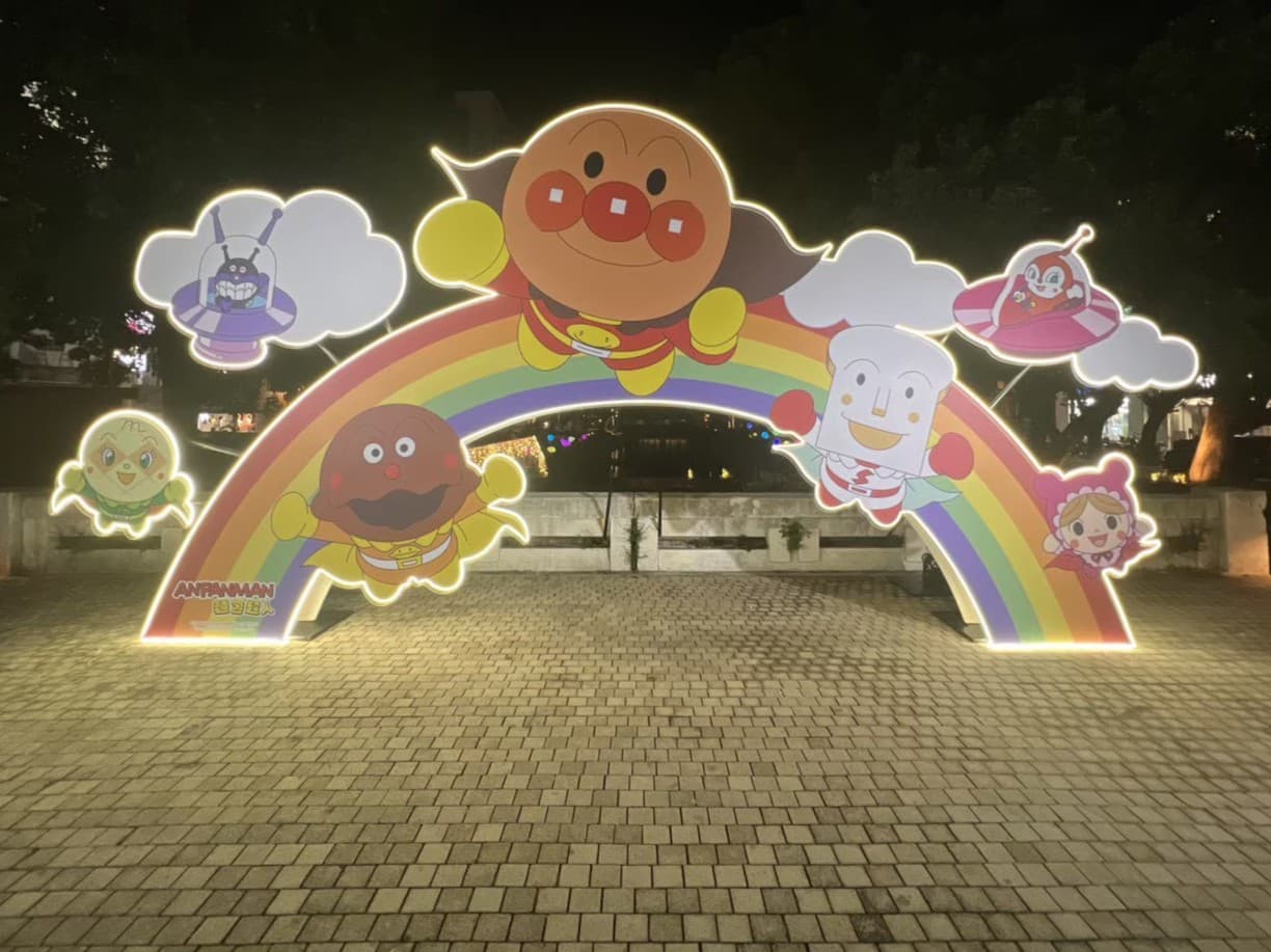 大型聖誕活動裝置藝術_麵包超人彩虹拱門互動裝置,最受親子家庭歡迎的聖誕打卡景點